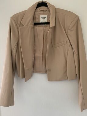 Abercrombie & Fitch Cropped Blazer in Taupe
